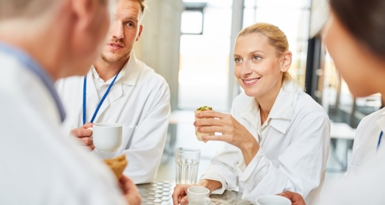 Imagem da Como deve ser realizada a higienização de áreas de Nutrição em Hospitais?