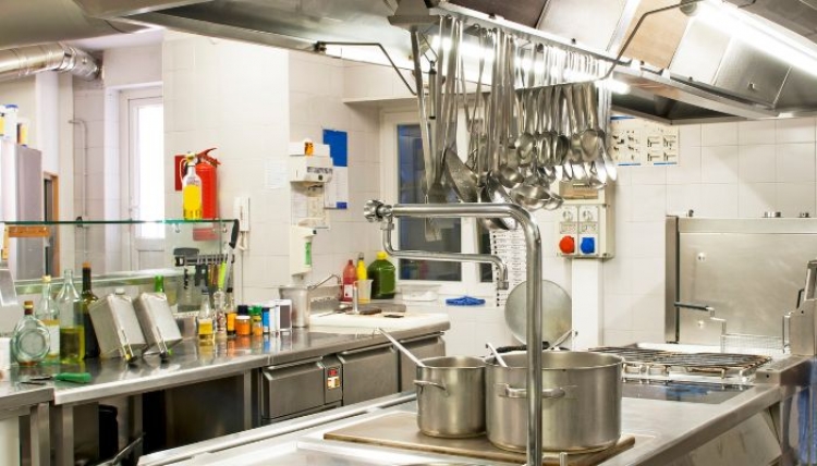 Como Deve ser a Limpeza em uma Cozinha Industrial